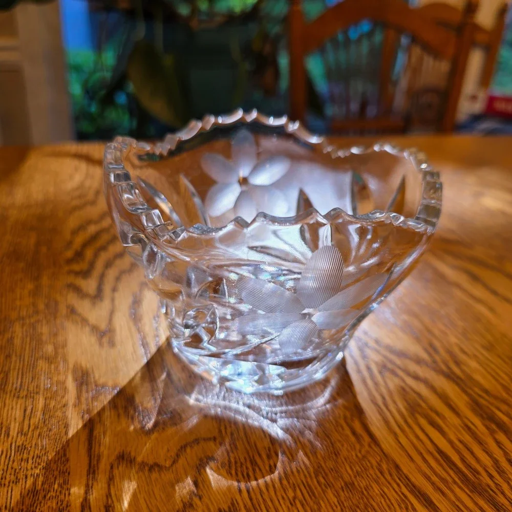 Crystal Glass Bowl Etched Floral Frosted Scalloped Rim Starburst Base 4.5